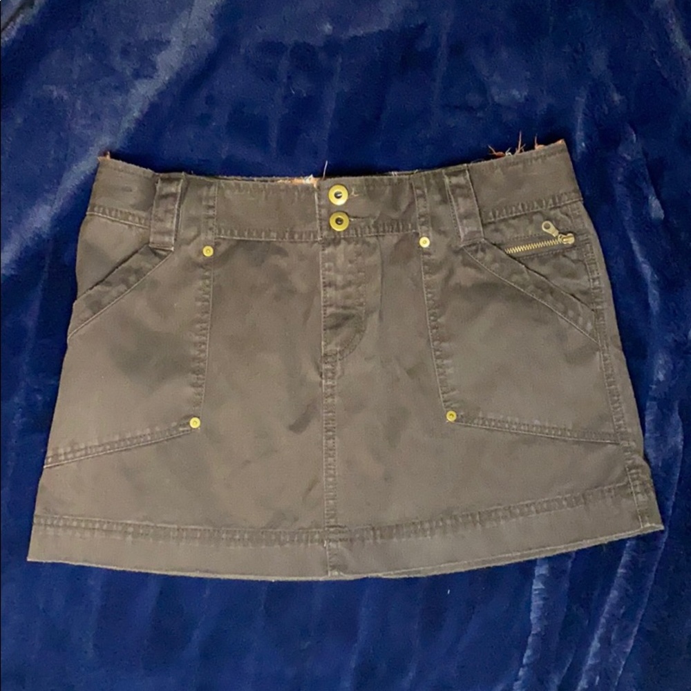 🥳OLD NAVY BROWN MINISKIRT. RAW HEM. GOLD ACCENTS